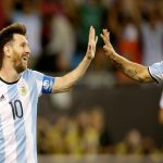 Lionel Messi high 5