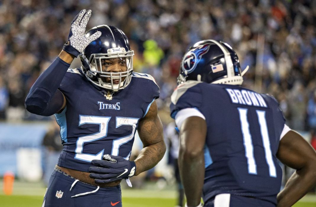 AJ Brown&Derrick Henry In Throwback Houston Oiler Jerseys (Swipe for  Derrick Henry) : r/Tennesseetitans