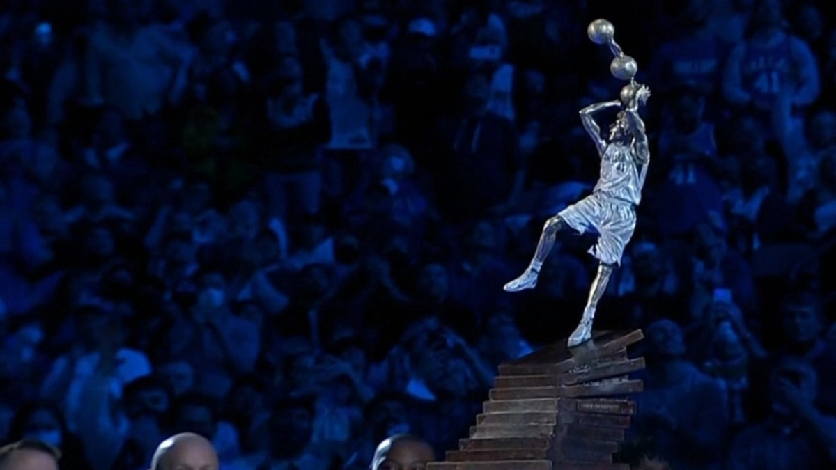 Dirk Nowitzki Statue